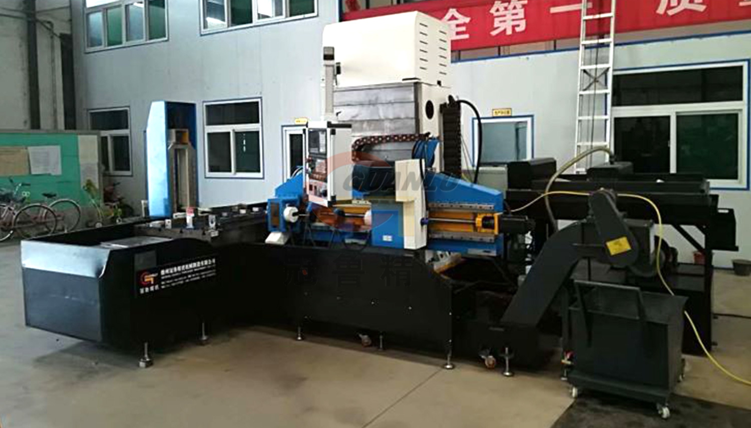 Three coordinate deep hole drilling machine