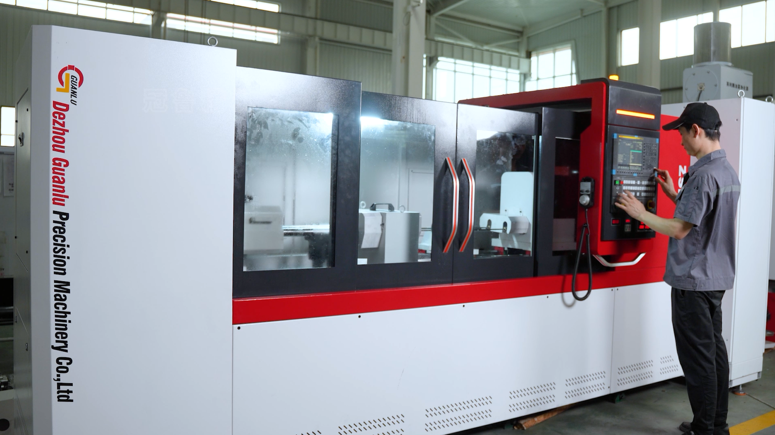 Deep hole gun drilling machine with Automatic loading and unloading device