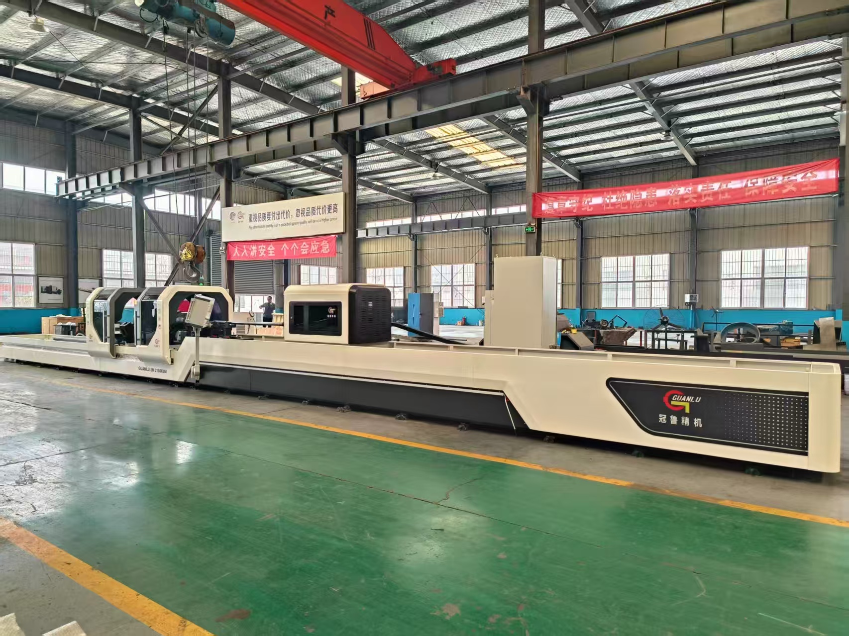 Deep hole honing machine